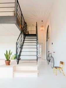 Cầu thang lên tầng lửng