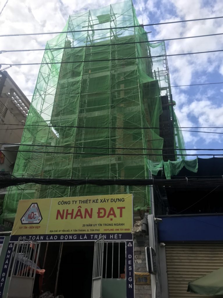 Thi công xong phần thô công trình nhà văn phòng 95 Nguyễn Cửu Vân, Bình Thạnh