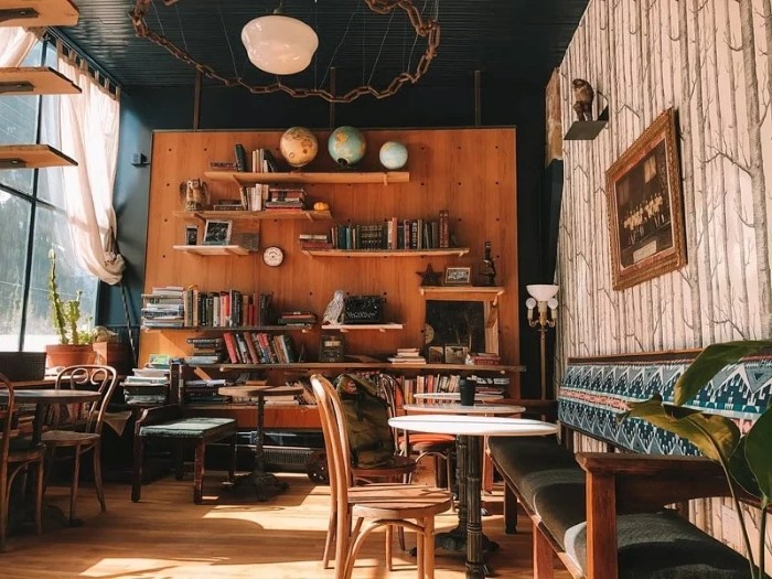 Hình ảnh quán cafe đẹp sử dụng đồ nội thất bằng gỗ.